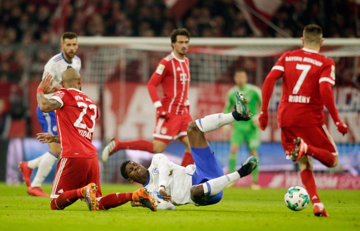 清晨埃因霍温调整名单以备英超，再遭质疑环节打磨，引发热议，更衣室氛围转暖的简单介绍